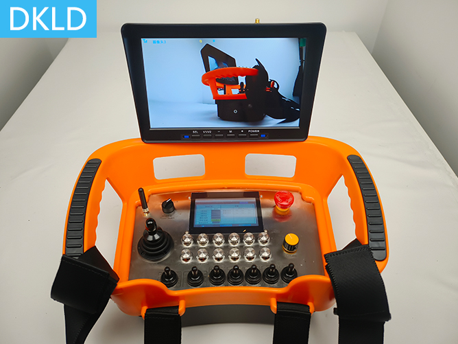 4个摄像头画面10寸视频显示及4.3寸屏状态显示模式双向扒谷机工业无线遥控器